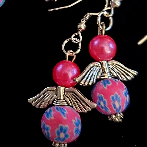 Choice of 6 pair of angel beaded earrings w/pearl & polymer. - Picture 6 of 10